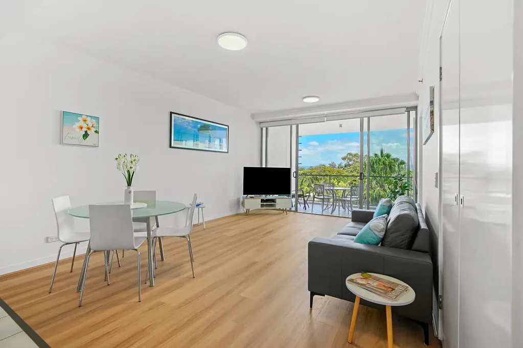 Broadbeach Waters 1房  Premium Broadbeach Investment – Resort Facilities & Guaranteed Rent