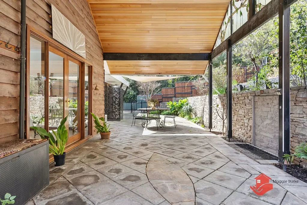 Roleystone 4 Bedroom Elegant Hillside Retreat with Space, Style and Scenic Views