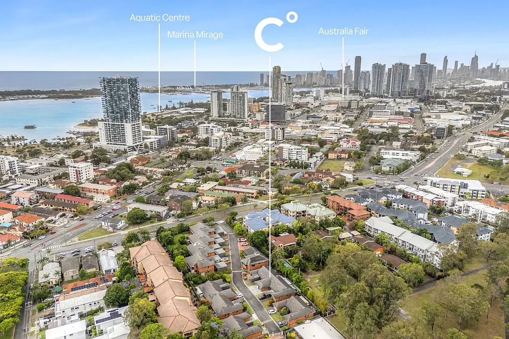 Southport 1chambre Single level duplex in central location!! .. you will need to be quick for this one!!