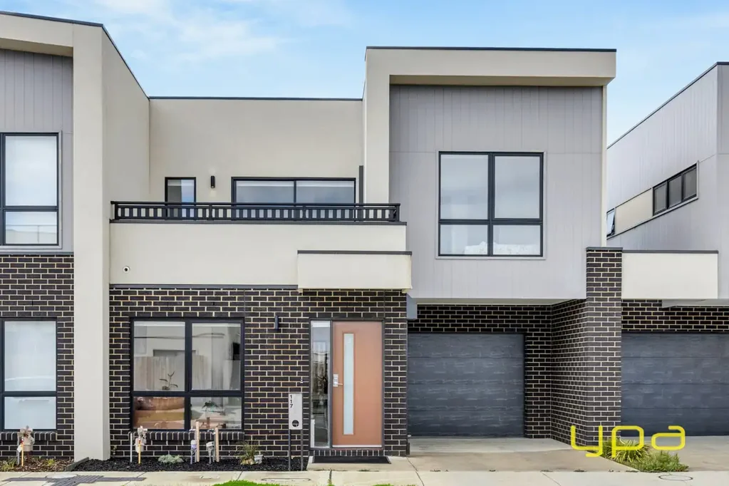Cranbourne West 3બેડરૂમ Immaculately Presented 3-Bedroom Townhome – No Body Corporate!