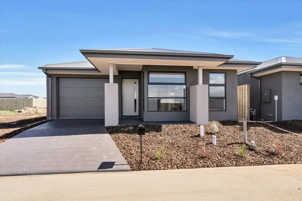 BRAND NEW 4 BEDROOM HOME IN LARA
