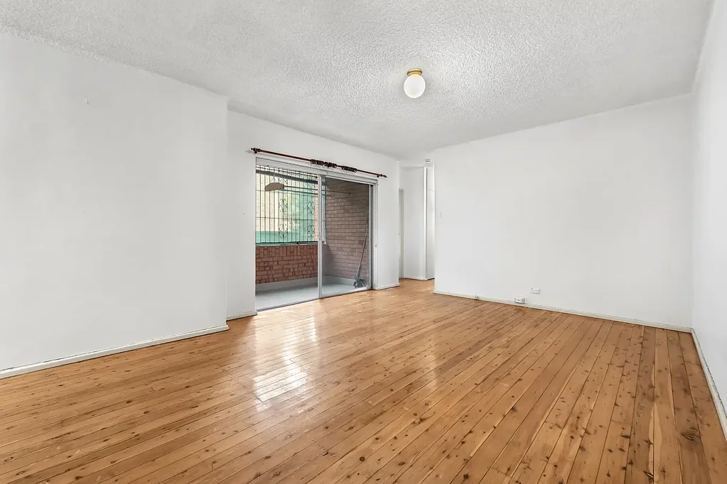Great Value, Walk to Station