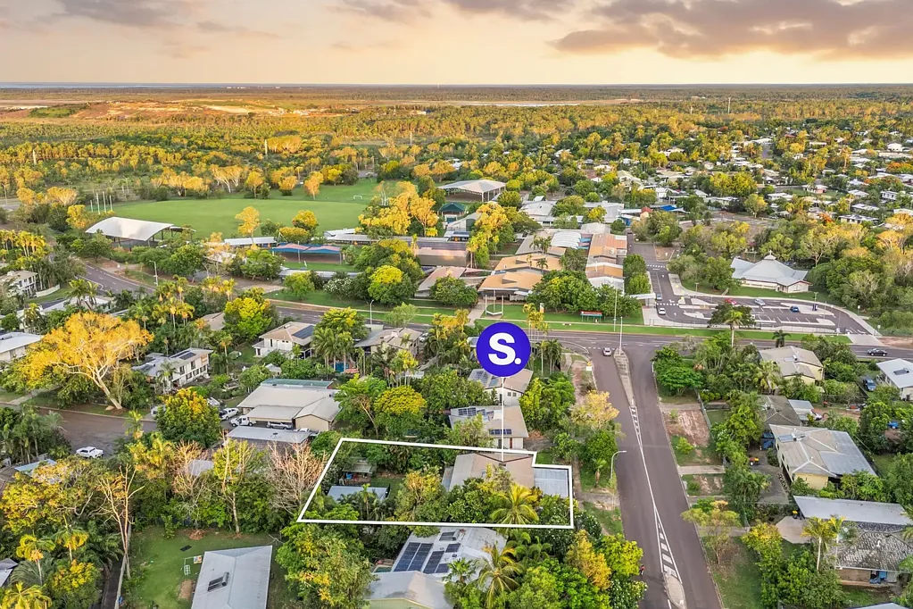 Malak 6ਬੈੱਡਰੂਮ Investor's Gem: Two Self-Contained Units + Upstairs Living