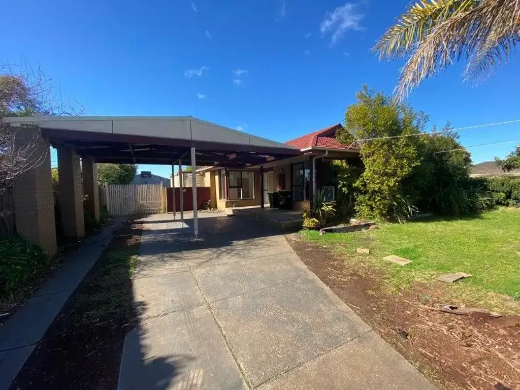 Close to School & shops