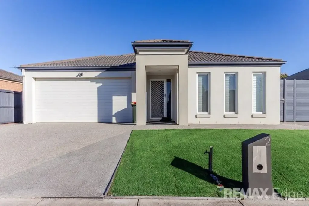 Elegant and Spacious 4-Bedroom Home in Point Cook