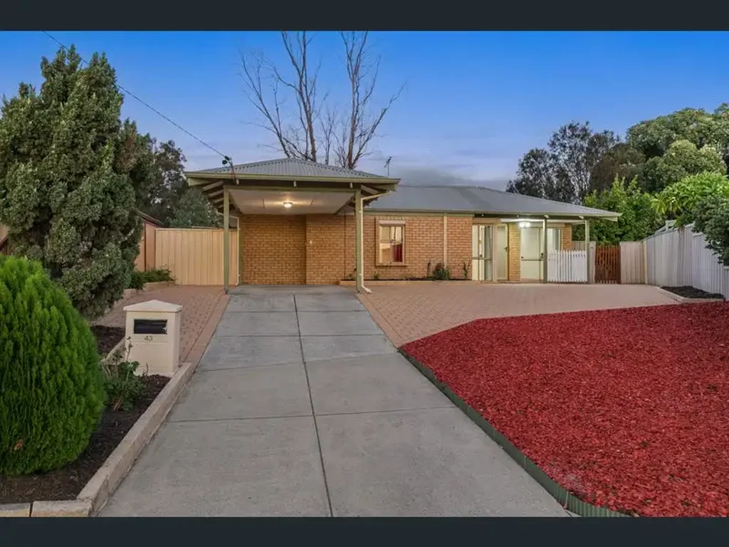Comfortable Family Living in a Convenient Maddington Location