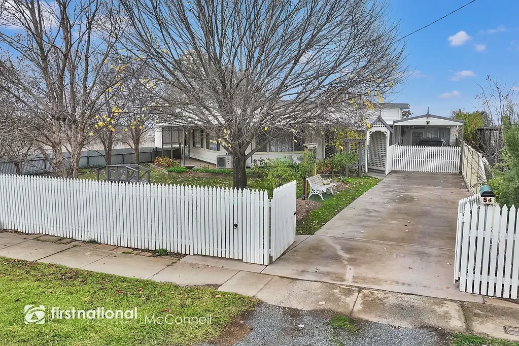 Stanhope 3ਬੈੱਡਰੂਮ For Sale – Unique & Inviting Home