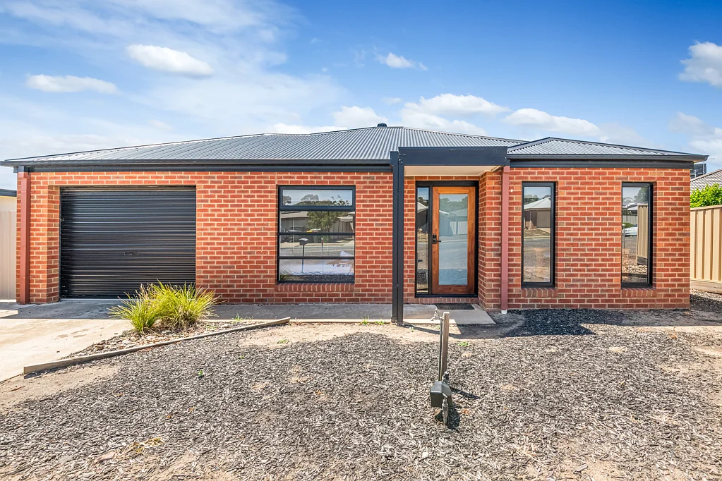 FULLY FURNISHED - Contact Agent for Availability