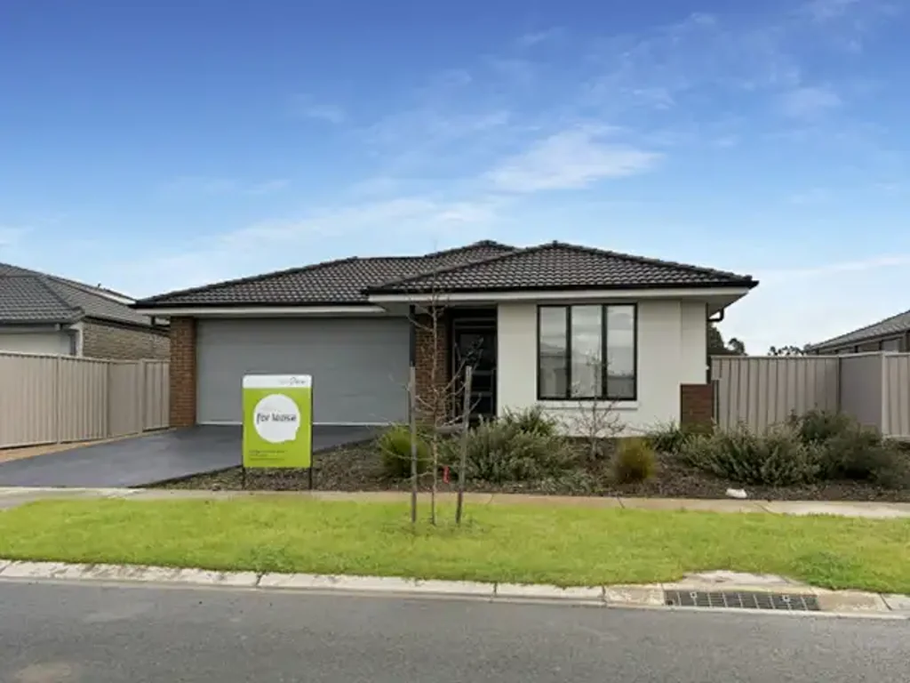 THREE BEDROOM HOME - LOW MAINTENANCE!