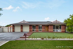 2 Moreton Close, Caroline Springs