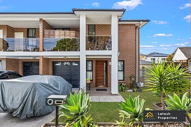 Greenacre 5房 五卧三卫奢居 内通道车库 现代厨卫 低维后院 热门学区 Spacious
Family Home for Sale