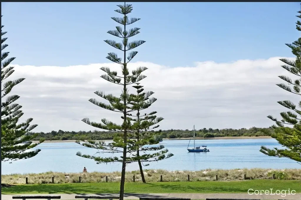 Waterfront Living with Broadwater Views