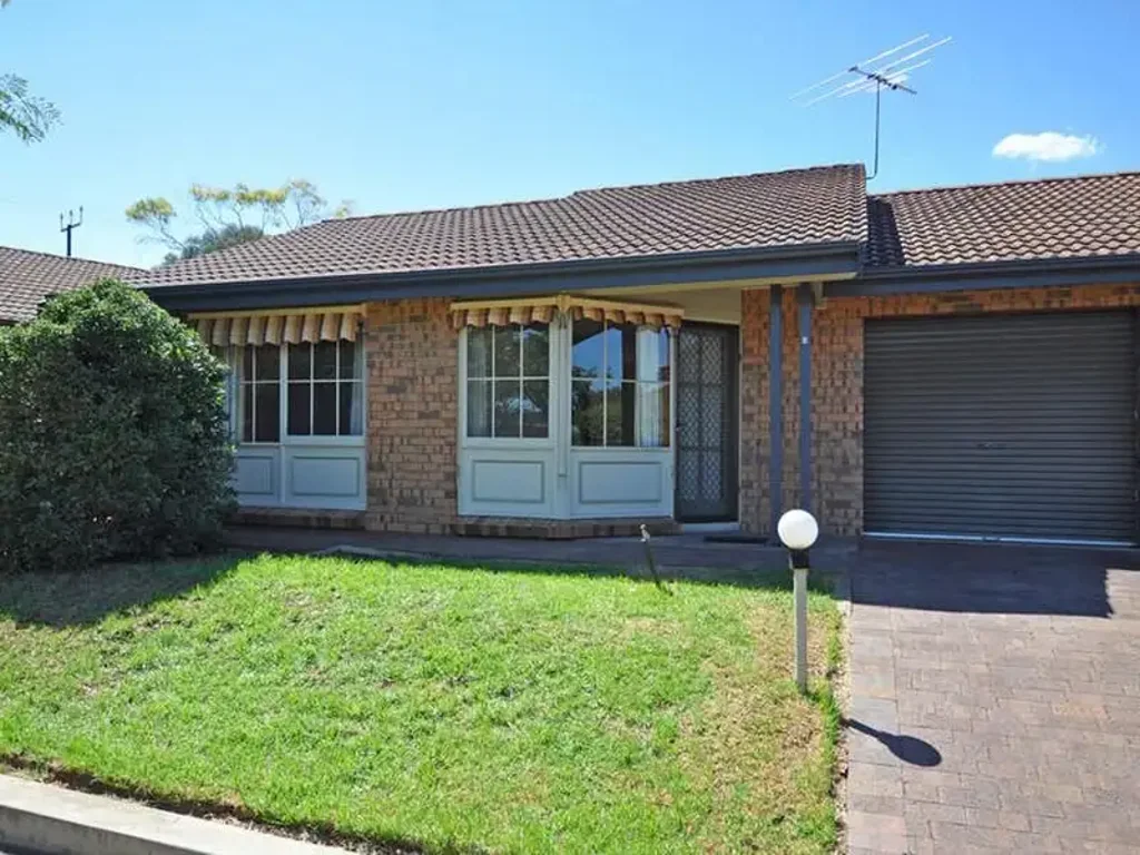 2 Bedroom plus study or home office with Solar Panels