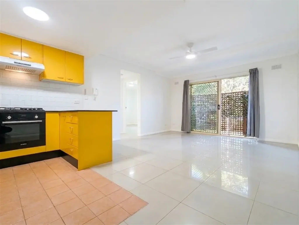 Modern One Bedroom Unit Moments to UNSW & Light Rail in the heart of Kingsford