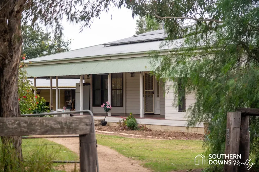 Rosenthal Heights 4Zimmer “KOOYONG”  A CHARMING COUNTRY HOME ON 20 ACRES WITH TOWN WATER