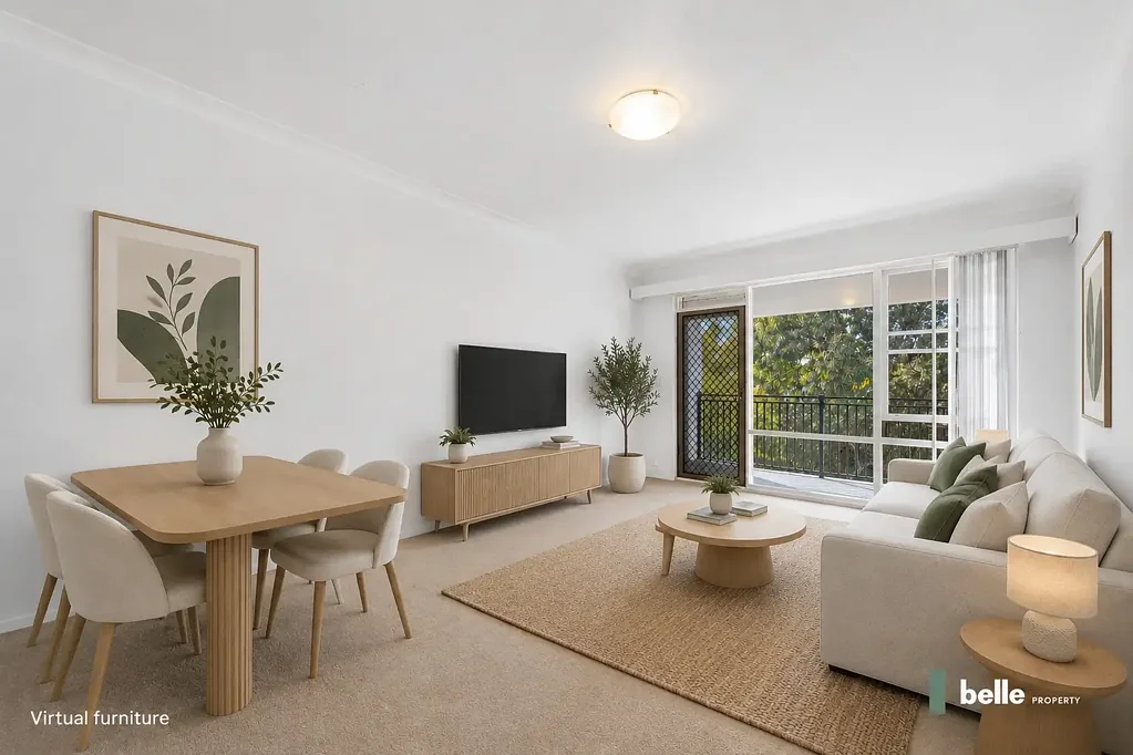 Top floor apartment in an ideal location!
