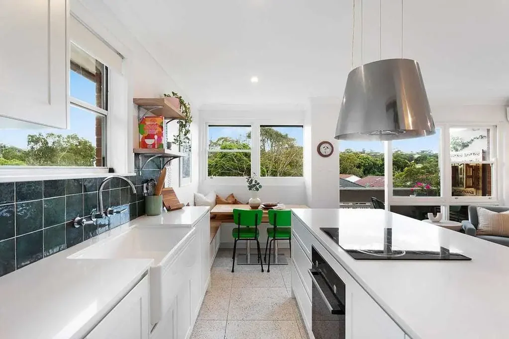 Beautifully renovated top-floor apartment with Lush Northerly Views.