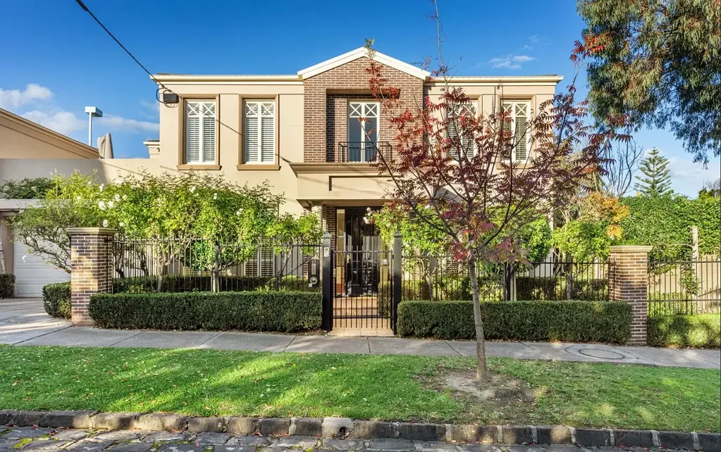 Classic elegance and contemporary class in an exclusive Studley Park pocket