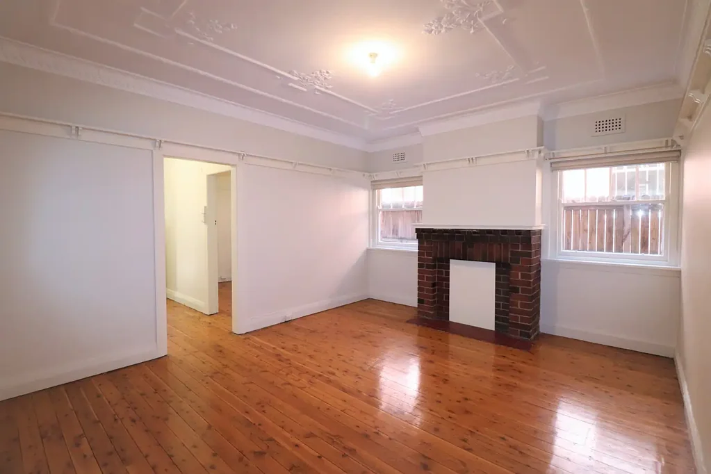 SEMI STYLE APARTMENT WITH SUNROOM