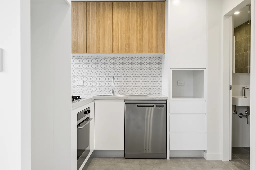 LUXURIOUS 1-BEDROOM APARTMENT IN BURWOOD
