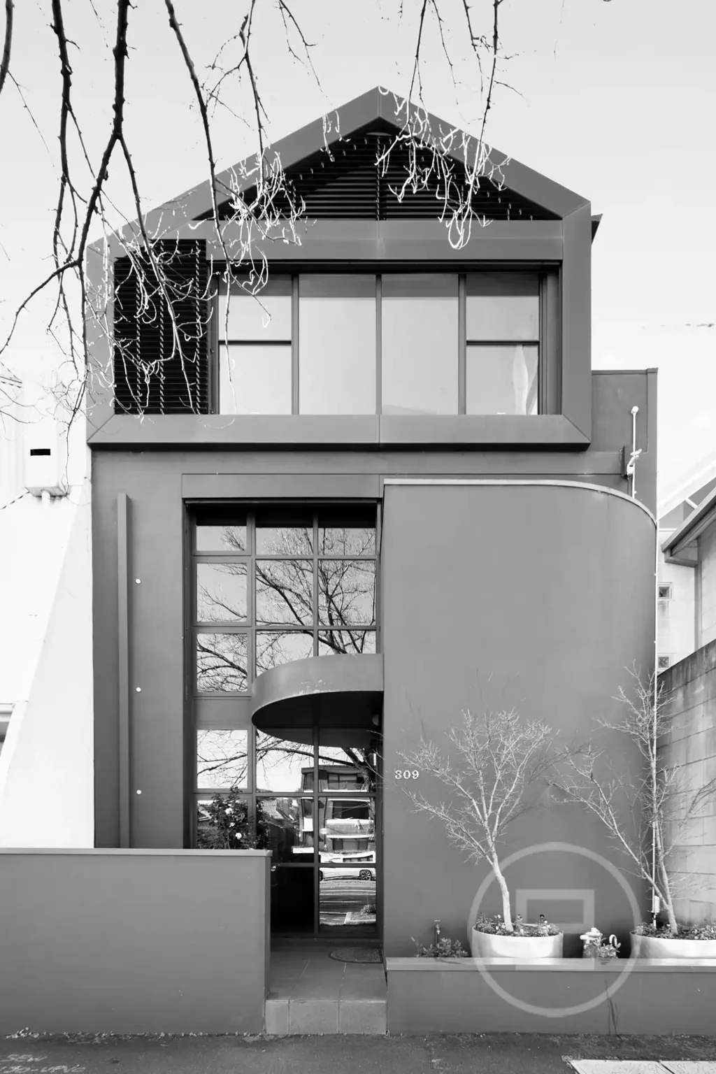 St Kilda West 3कमरा Expressions of Interest closing Tuesday 1st September at 1pm (unless sold prior)