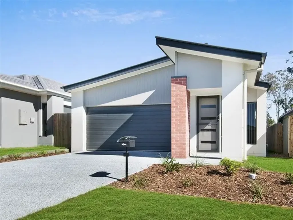 MODERN 4 BEDROOM HOUSE IN PIMPAMA