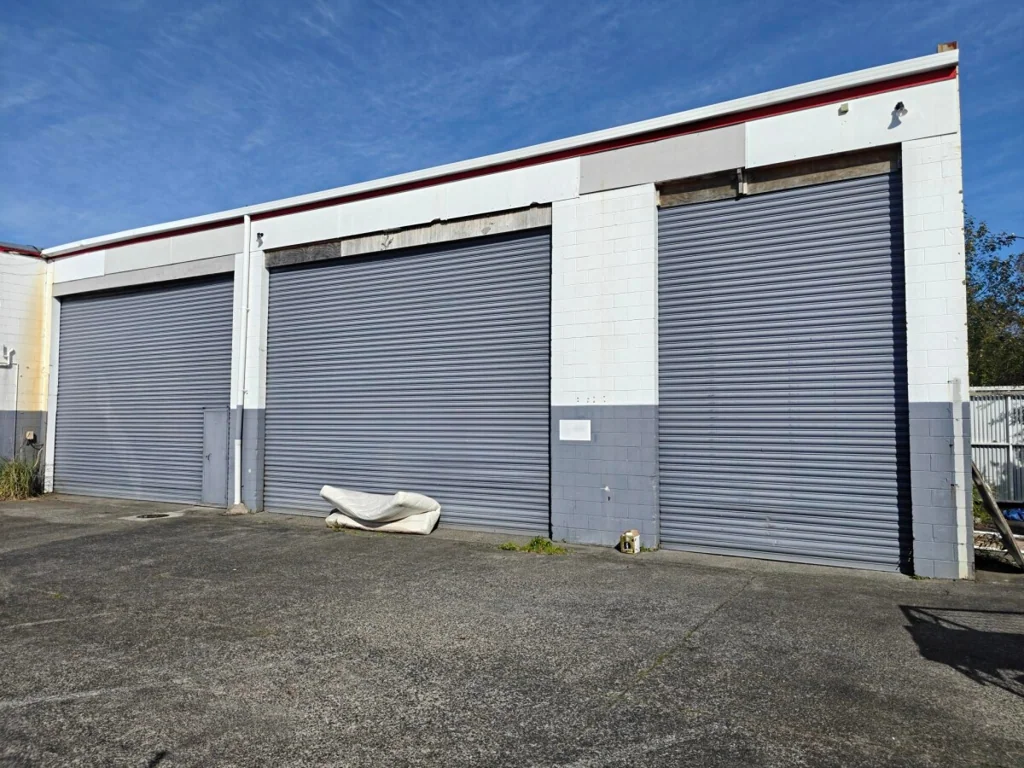 Henderson High Stud + 3 Roller Doors Warehouse