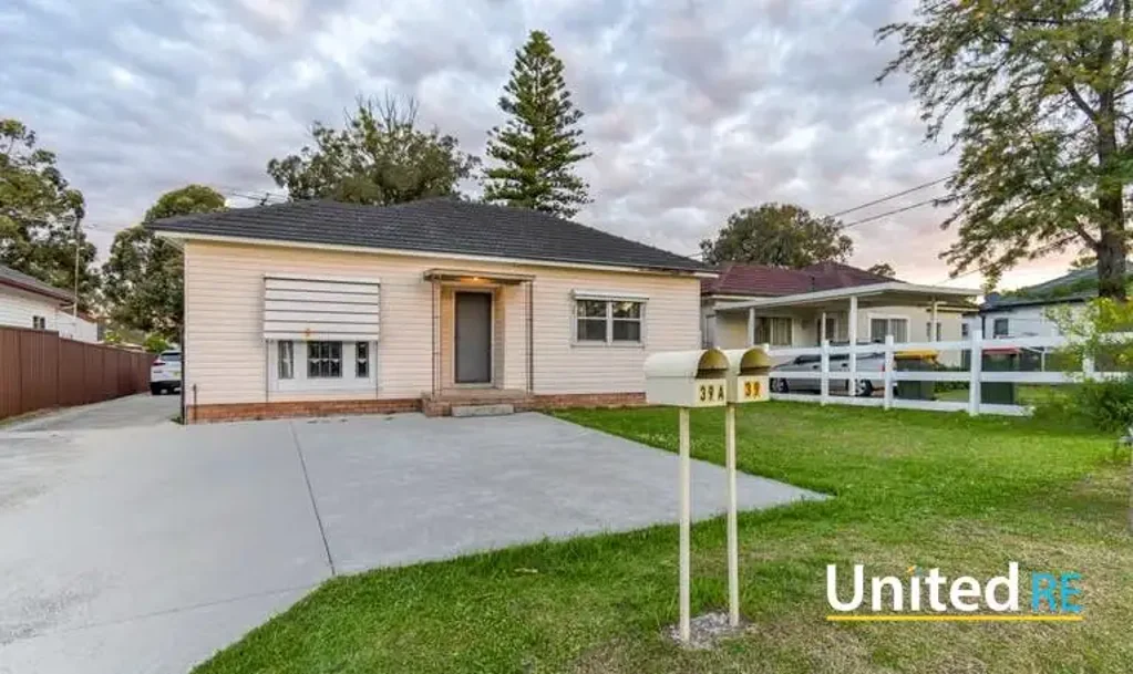 Nice Two Bedroom House with Parking - Blacktown