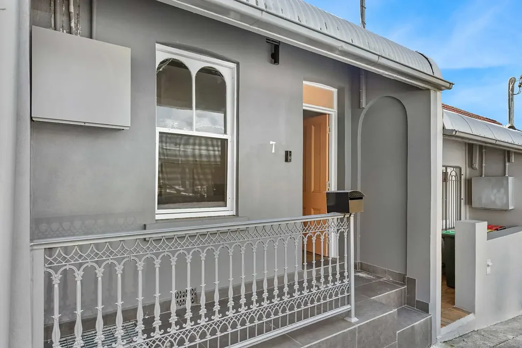 Terrace-style cottage with cityscape views