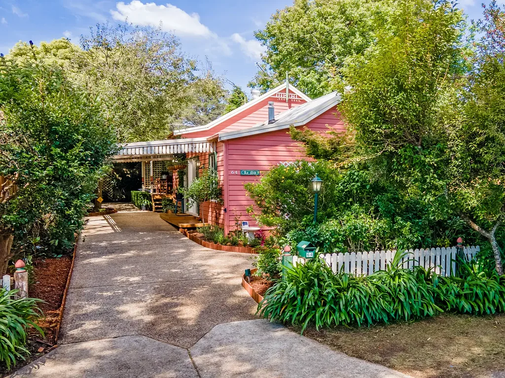 'DREAMWOOD' - DELIGHTFUL GARDEN COTTAGE