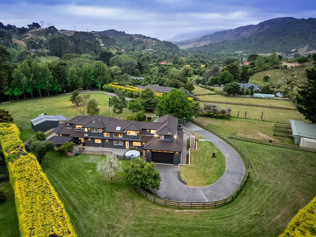 Paraparaumu 5房  Stylish Serenity, Sublime Setting