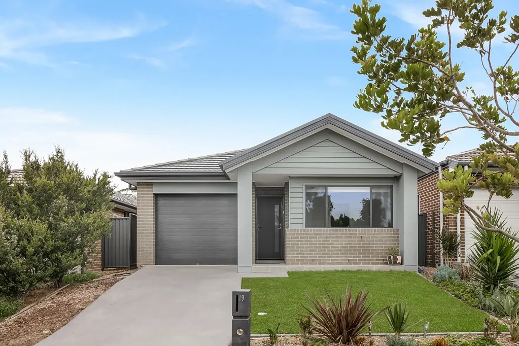 19 Holly Crescent, Jordan Springs, NSW 2747