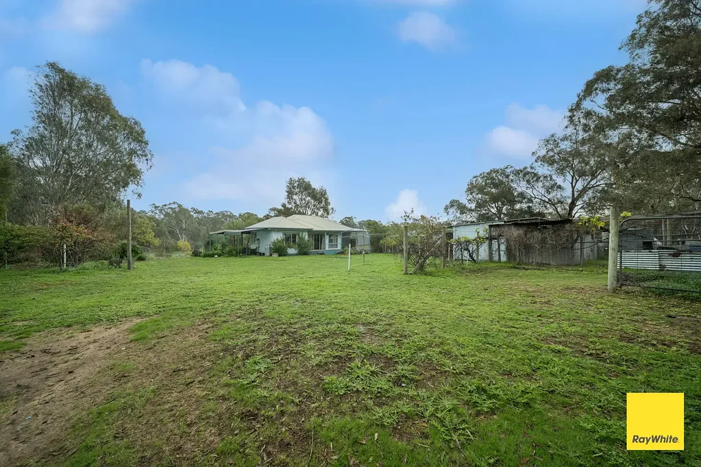 Charming Country Home on 1.1 Acres - Located in the heart of Heathcote wine country and walk to town