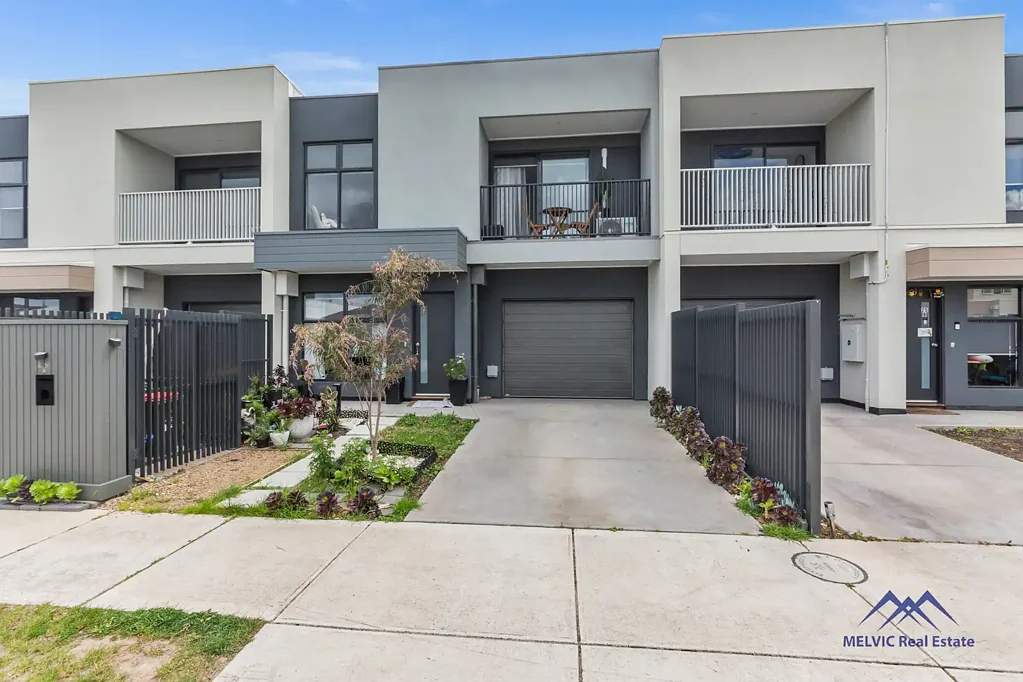 Clyde North 4ਬੈੱਡਰੂਮ Prime Clyde North Living – Walk to Shops, Zoned for Kambrya College