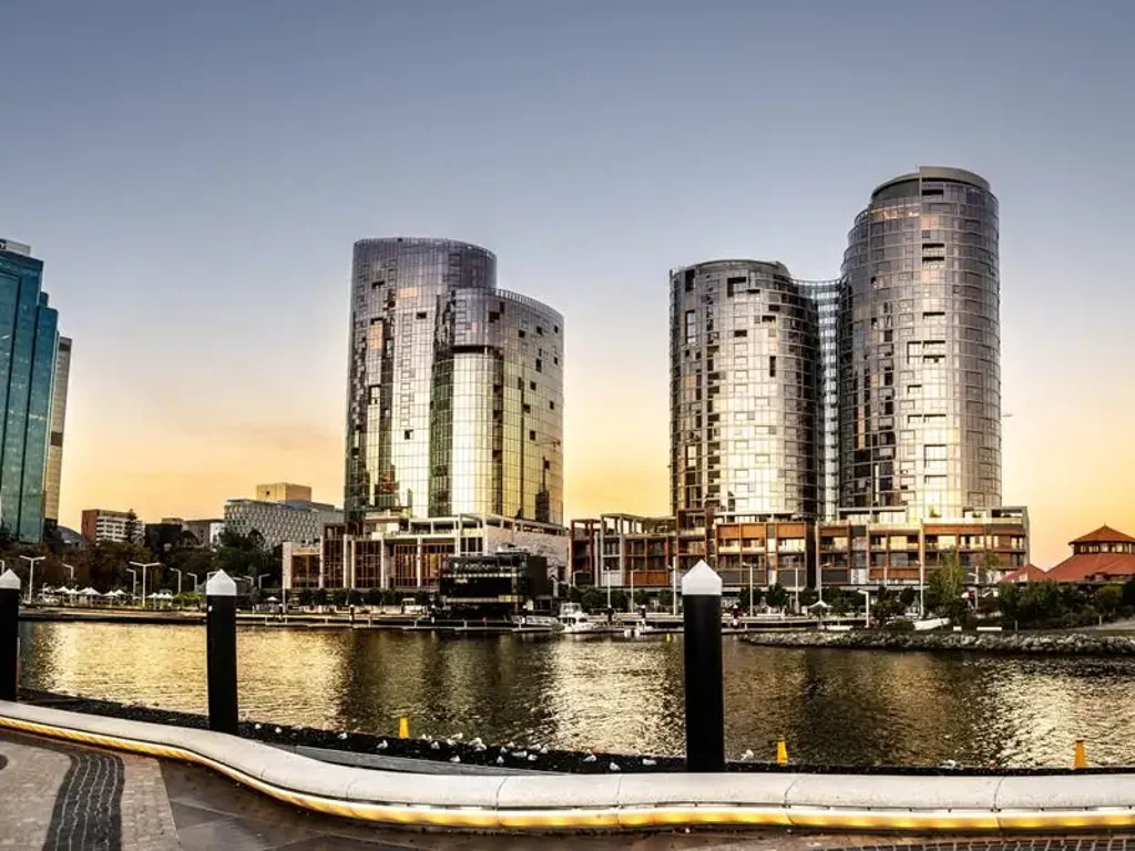 Beautiful 1 Bed Fully Equipped Apartment. With Balcony overlooking Elizabeth Quay