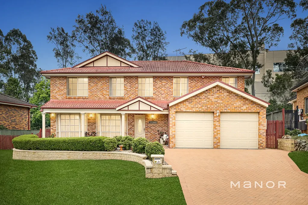 Norwest 5 Slaapkamer Immaculate Family Home with 24m Frontage | Walk to Metro