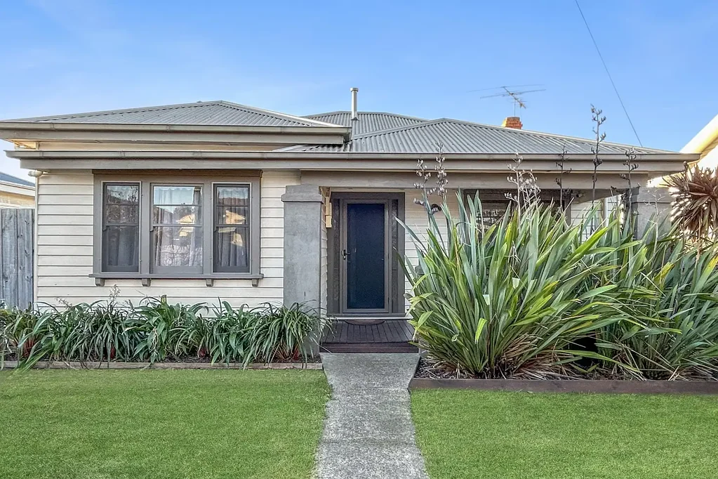 Charming Three-Bedroom Unit in the Heart of Manifold Heights