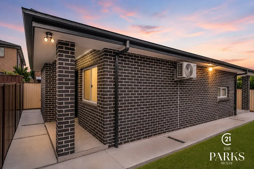 Brand New Granny Flat With Parking (2 cars)