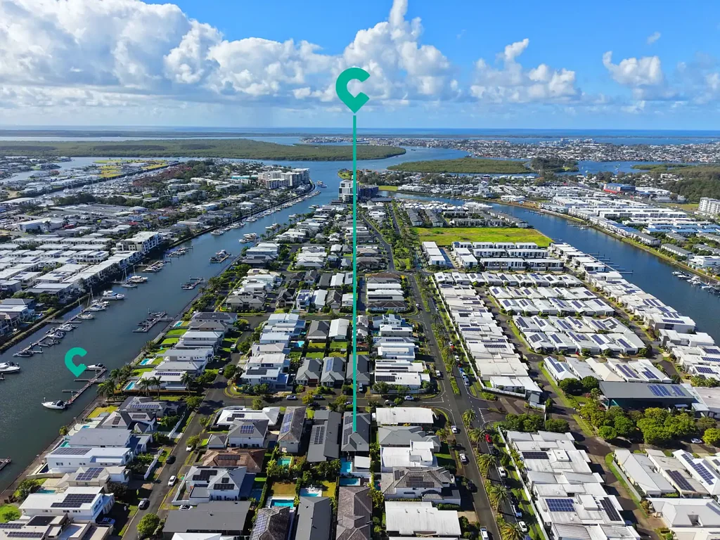 Hope Island 4 Slaapkamer Coastal Family Living with Private Marina Berth!