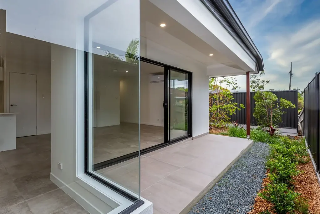 3 BEDROOM TOWNHOUSE - CENTRAL LOCATION
