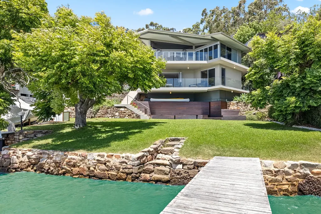 Address Withheld, Illawong, NSW 2234