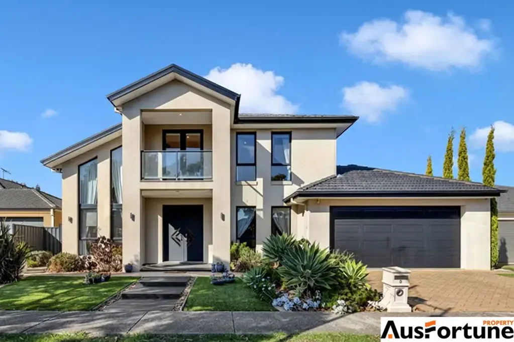 Point Cook 5房 宽敞双层住宅 五卧灵活布局 私人泳池庭院 中心生活便利 Grand Family Entertainer with Pool, Multiple Living Zones & Impressive Space