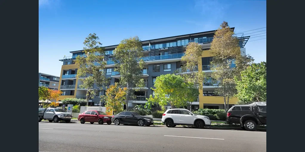 MODERN THREE BEDROOM APARTMENT!