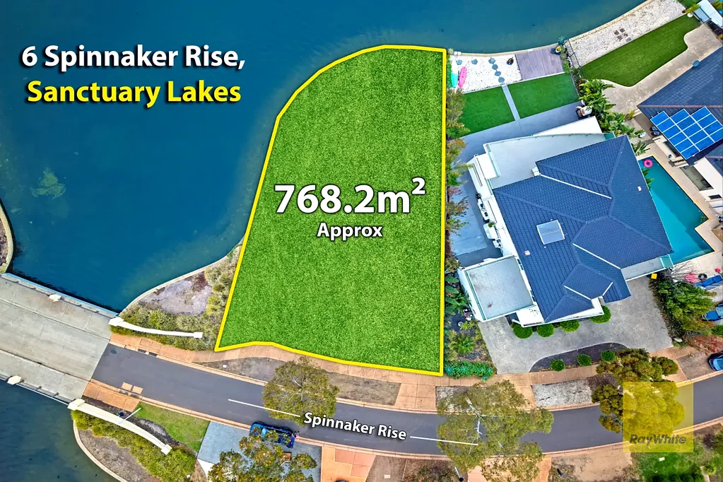Point Cook "Wake Up by the water , luxury by the lake  - Sanctuary Lakes Lifestyle Awaits"