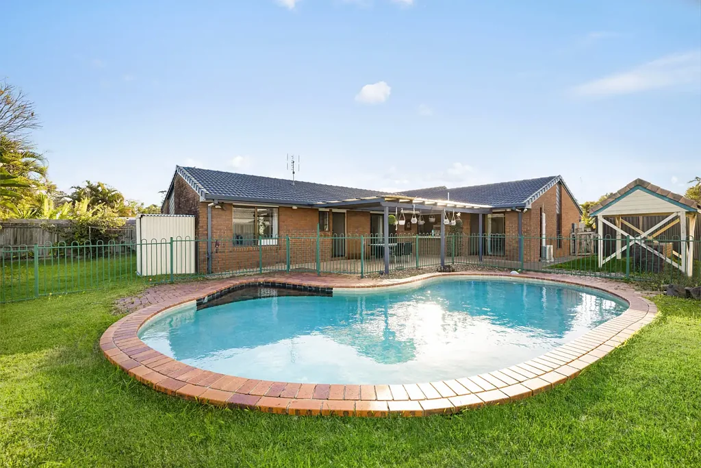 Mooloolaba 4房  Beautiful big block & family home in the heart of Mooloolaba, just a brief stroll to local shops