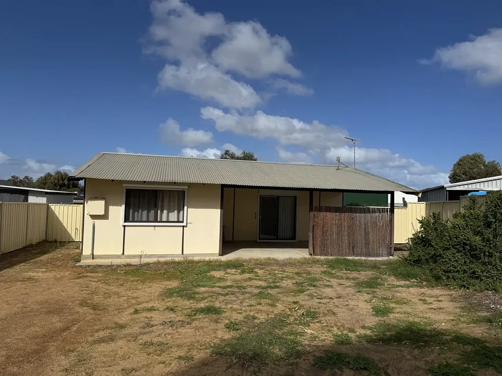 Coastal Living in a Quiet Cul-de-Sac