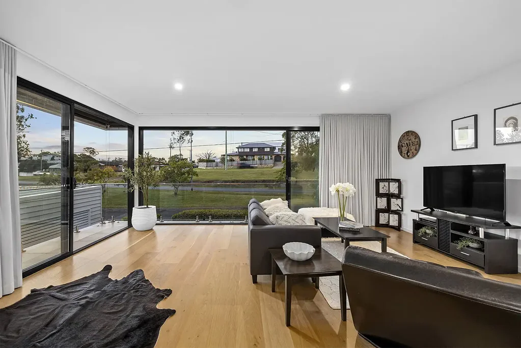 Seven Hills 5Zimmer Bespoke Architectural Residence with Dual Living & Two Street Frontages