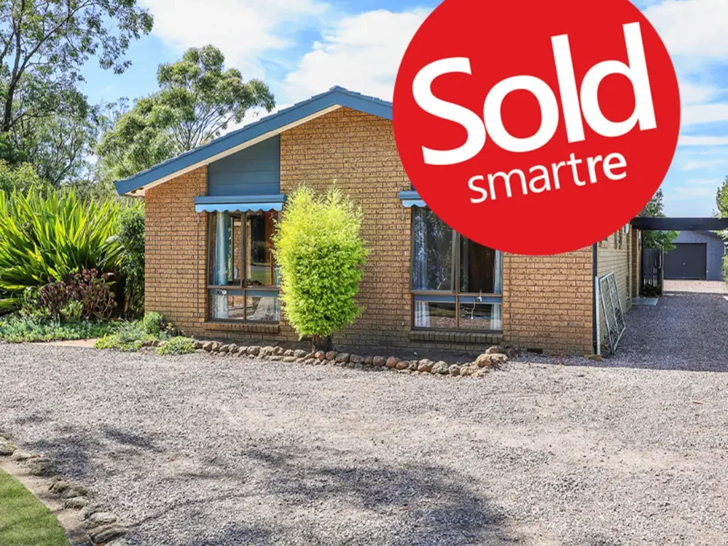 24 Mount Road, Mortlake, VIC 3272