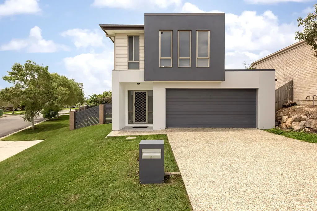 Pimpama 4Habitaciones BRAND NEW CARPETS, PAINT, BRAND NEW AIR CONDITIONER THROUGHOUT & OWNER OCCUPIED SINCE BUILT!