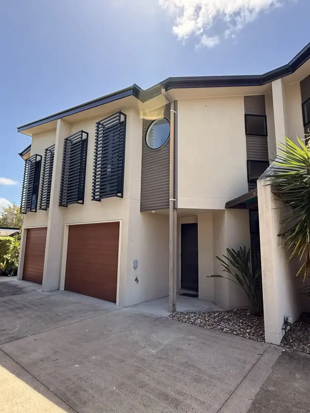 Charming 2-Bedroom Townhouse Just Steps from the Beach!